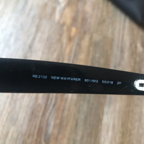 Ray-Ban Wayfarer Polarized Sunglasses | Black | Unisex - Picture 6 of 9